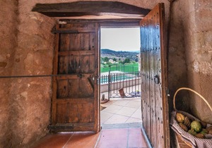Comfy Cottage in Maians with Swimming Pool