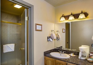 Escape to Lake Tahoe's Natural Paradise! Balcony + Gas Fireplace | Pool & Beach