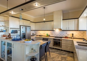 Escape to Paradise - Chania's Seaside Getaway