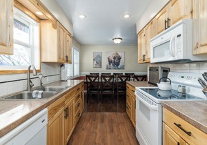 Excellent Home, In Town, Come & Play in Lava!