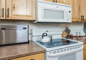 Excellent Home, In Town, Come & Play in Lava!