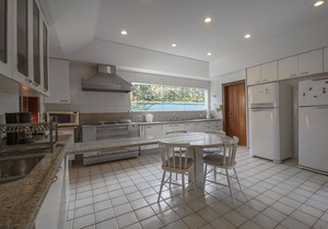 Exclusive house on the edge of Ferradura Beach