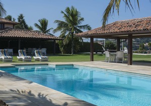 Exclusive house on the edge of Ferradura Beach