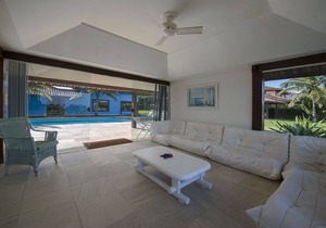 Exclusive house on the edge of Ferradura Beach