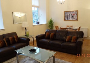 Executive apartment, 2 bedrooms and 2 bathrooms., quiet but near city centre