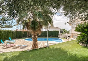 Exotic Villa in Roda de Barà with Private Pool