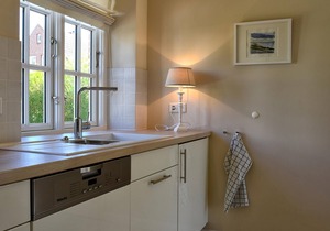 "Experience a relaxing vacation at Jettes Hus - your retreat in Midlum!"