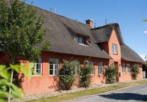 "Experience luxury and relaxation in Reethus Dörpsend House 2!"