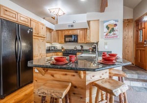 Fall Getaways Available! Corner Condo with Shared Hot Tub, Near the Free Shuttle Stop to Town!