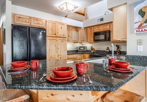 Fall Getaways Available! Corner Condo with Shared Hot Tub, Near the Free Shuttle Stop to Town!