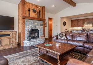 Fall Stays Available! Light-filled Townhome with Amazing Mountain Views!