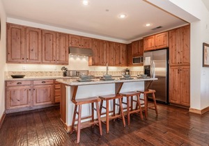 Fall Stays Available! Light-filled Townhome with Amazing Mountain Views!
