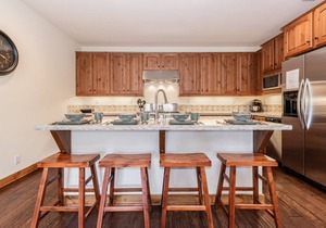 Fall Stays Available! Light-filled Townhome with Amazing Mountain Views!