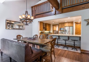 Fall Stays Available! Luxury Mountain Townhome! Shuttle to the Slope!