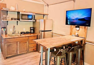 Family Cabin on creek with 2 queen beds, 2 twin beds, full kitchen & more! RC24