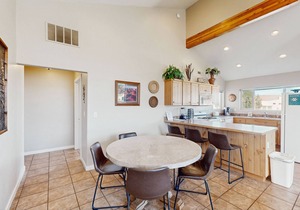 Family-Friendly Home with Shared Seasonal Hot Tub and Pool and Mountain Views