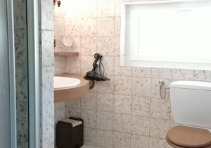 Family room with shower, WC - Hotel garni Landhaus Bürtlmair *