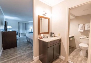 Fantastic Deal! 4 Lovely Units, Free Breakfast, Near SteelStack, Pet Friendly!