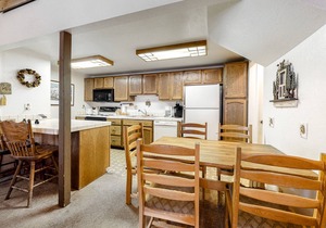Fantastic Vacation Retreat w/Shared Pool, Hot Tub, Sauna + Free WiFi