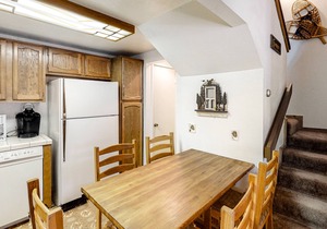 Fantastic Vacation Retreat w/Shared Pool, Hot Tub, Sauna + Free WiFi