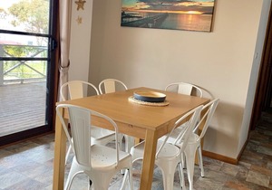 Fareview Beach House in Emu Bay