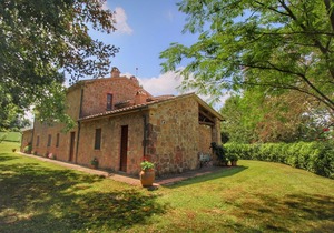 Farmhouse on a hill with swimming pool, large garden and nice views