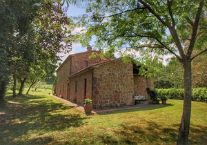 Farmhouse on a hill with swimming pool, large garden and nice views