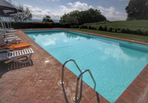 Farmhouse on a hill with swimming pool, large garden and nice views