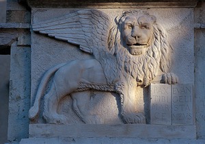 Feltre House in the pedestrian center of Feltre, a magical city to be discovered by walking