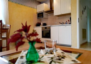 FeWo Luino, 50qm, 1 Schlafzimmer, max. 4 Pers., WLAN, Parken, Wasch- & Geschirrspülmaschine, Balkon