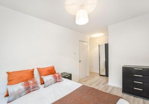 Finsbury Park Station Apartment! (C)