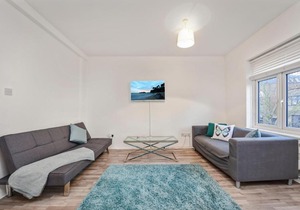 Finsbury Park Station Apartment! (C)