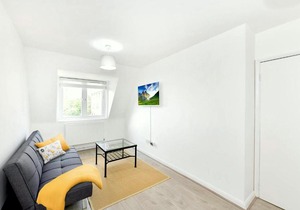 Finsbury Park Station Apartment! (D)