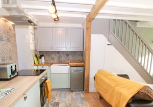FISHERMAN'S COTTAGE, pet friendly, with open fire in Church Bay