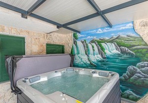 Five-Bedroom Holiday Home In Cista Velika