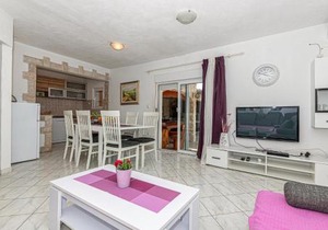 Five-Bedroom Holiday Home In Cista Velika
