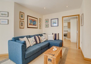 Flat 5 Penlu - Two Bedroom Apartment, Sleeps 4