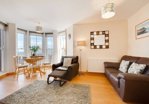 Flat 7 Penlu - Two Bedroom Apartment, Sleeps 4