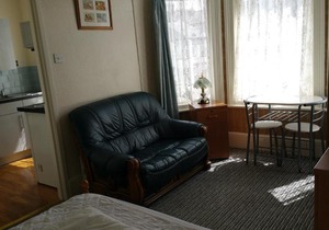 Flat - Sleeps 2 & On Street Parking