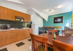 Flat with large pool, observatory, volleyball court and table tenis