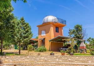 Flat with large pool, observatory, volleyball court and table tenis