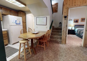 Forest Quiet Setting, Short Walk to The Village. Pool On-site, Near the Lakes