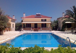 Foufas House 1 -Nices Houses with Shared Pool near by the Beach Sandy