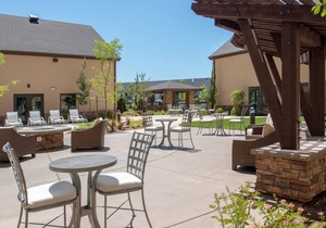 Free Breakfast. Pool. Gym. Quick Drive to Rock Creek Country Club!