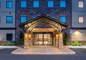 Free Breakfast. Pool. Gym. Near Rock Creek Country Club! Your Next Vacation!