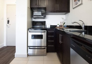 Free Parking & Wi-Fi! One Bedroom Suite Downtown