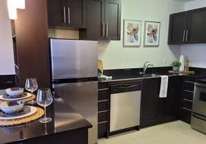 Free Parking & Wi-Fi! One Bedroom Luxury Suite