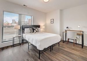 Frontdesk | 1 BR near Milwaukee Bay