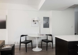 FRONTDESK 2 BR Apt near Grand Center District