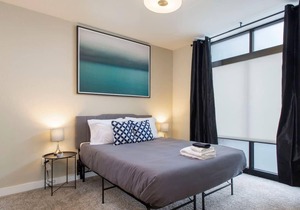 Frontdesk | Comfortable + Open 1BR near Downtown